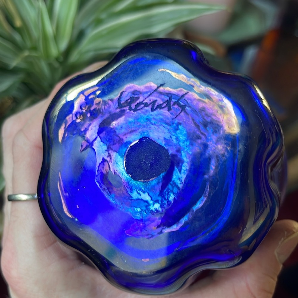 Hand blown iridescent art glass cup - Picture 6 of 6